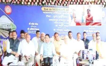 एमपी को मिलीं दो नई एक्सप्रेस ट्रेनें: जबलपुर-रायपुर और रीवा-पुणे को सीएम ने दिखाई हरी झंडी |