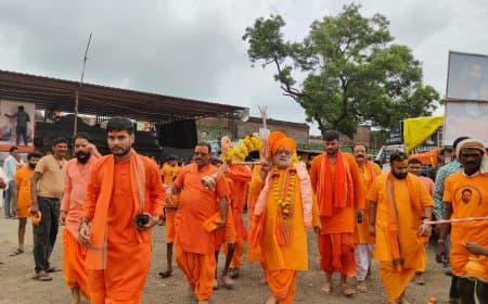 सिरोंज में सावन के अंतिम सोमवार को निकली विशाल कावड़ यात्रा, तीन किमी लंबी रही भक्तों की कतार