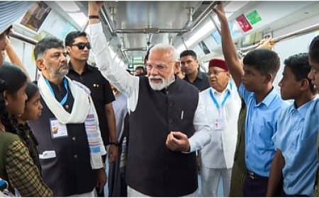 पीएम मोदी ने कर्नाटक को दी सौगात... फिर सीएम-डिप्टी सीएम से साथ मेट्रो का किया सफर 