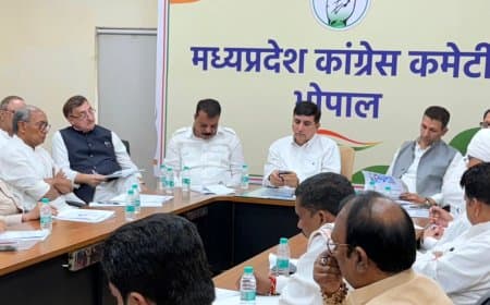 वोट चोरी' पर कांग्रेस आक्रामक: एमपी में फर्जी वोटर्स का डेटा जुटाने में जुटी पार्टी