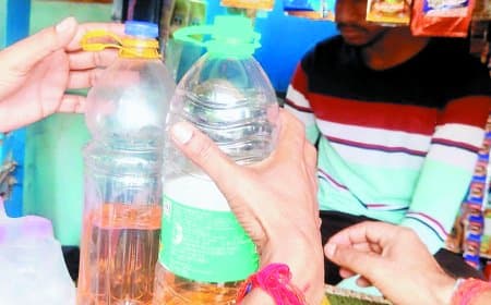 कलेक्ट्रेट गेट नंबर तीन पर अतिक्रमण हटाने की कार्रवाई में टपरे से पेट्रोल बिक्री का खुलासा, बिना लाइसेंस के चेम्बर हाल सील, 10 लोगों पर चालानी कार्रवाई