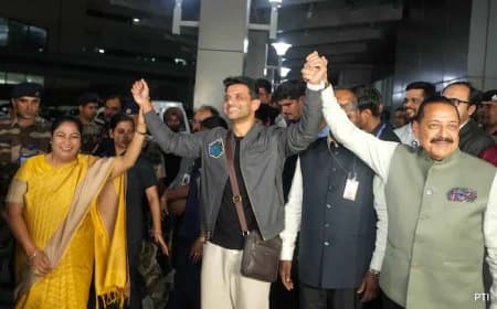 शुभांशु की वतन वापसी... मां बोलीं- बेटे का कर रही हूं इंतजार