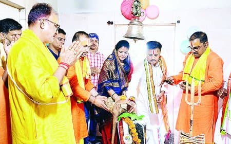 गौमाता और जनता के आशीर्वाद से रीवा को विकास की शक्ति मिली : डिप्टी सीएम राजेन्द्र शुक्ल — मंदिर पूजा, गौसेवा, कन्या पूजन और भव्य अभिनंदन समारोह में उमड़ा जनसैलाब