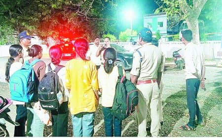 उमरिया छात्रावास से लापता पांच छात्राएं मैहर में मिलीं: मां शारदा के दर्शन के लिए बिना अनुमति पहुंची थीं मंदिर नगरी, पुलिस ने 20 घंटे में खोज निकाला