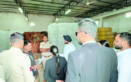 अनूपपुर में बृजधाम ट्रेडर्स पर छापा: पतंजलि महाकोष ब्रांड की नकल कर बेच रहा था नकली तेल, भारी मात्रा में पैकेजिंग सामग्री जब्त, फैक्ट्री सील