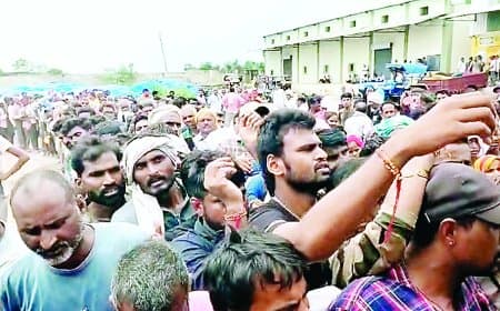 रीवा में खाद संकट गहराया: करहिया में किसान का सिर फूटा, गुढ़ में पथराव – यूरिया की भारी किल्लत से भड़के किसान, प्रशासन ने दी 22 अगस्त को नई खेप आने की तारीख