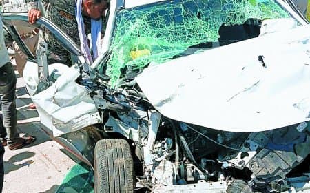 छतरपुर में भीषण सड़क हादसा: खड़े ट्रक से टकराई कार, मां-बेटे की मौके पर मौत, तीन घायल ग्वालियर रेफर