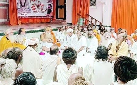 चित्रकूट के अव्यवस्थित विकास पर संत समाज की नाराज़गी, सीवर लाइन की लेटलतीफी, धार्मिक स्वरूप की अनदेखी और मादक पदार्थों की बिक्री पर उठाए सवाल