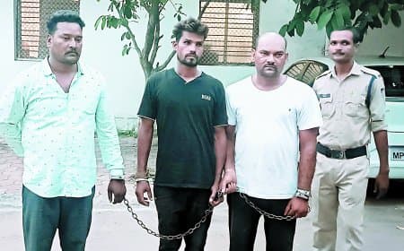 दिनदहाड़े व्यापारी की स्कूटी की डिग्गी से तीन लाख रुपए उड़ाने वाले तीन बदमाश गिरफ्तार, एक फरार आरोपी की तलाश जारी