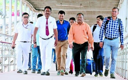 सतना स्टेशन निरीक्षण: एसडीजीएम ने पकड़ी ‘मथुरा’ की ट्राली, एक्सपायर्ड आईडी कार्ड मिलने पर फटकार, डीजल खपत व कर्मचारियों पर जताई हैरानी