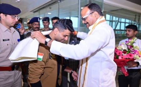 शुभांशु पहुंचे लखनऊ... हर हाथ में तिरंगा... गूंजे भारत माता की जय के नारे