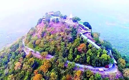 मैहर मां शारदा मंदिर में शुद्ध पेयजल तक नहीं, समिति ने कैंटीन संचालन के लिए जारी की निविदा: श्रद्धालुओं की सुरक्षा और सुविधा पर उठे सवाल