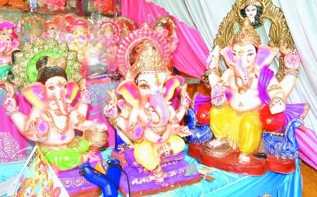गणेश चतुर्थी पर सतना में गूंजे ‘गणपति बप्पा मोरिया’ के जयकारे : बाजारों में उमड़ी भक्तों की भीड़, मूर्तियों की कीमतों में बढ़ोतरी और महाराष्ट्र मंडल में होगा भव्य उत्सव