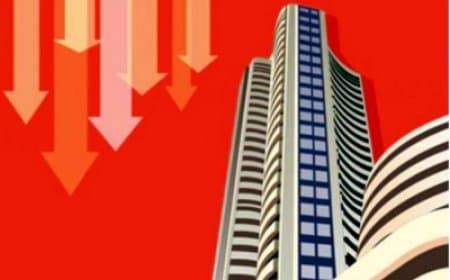 ट्रंप टैरिफ का असर, सेंसेक्स 705 अंक फिसला, आईटी और रियल्टी शेयरों में हुई बिकवाली 