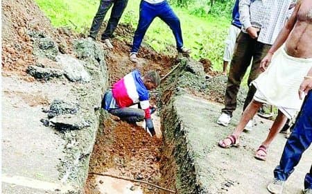 सीधी में लोक निर्माण विभाग का भ्रष्टाचार उजागर – उपयंत्री प्रभाष श्रीवास्तव निलंबित, सहायक यंत्री पर कार्रवाई से परहेज, विधायक भी कर चुके शिकायत