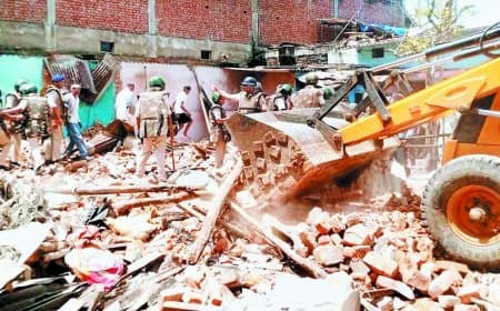 सिंगरौली में गरीब महिला का मकान प्रशासन ने जेसीबी से गिराया - नोटिस पर सवाल, महिलाओं का हंगामा और बेहोश होकर अस्पताल पहुंची दुर्गावती पांडेय