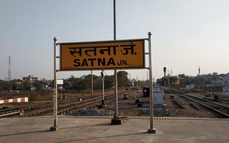 सतना रेलवे प्लेटफॉर्म की कहानियां: अधिकारियों की मलाईखोरी, ईमानदारी का ढिंढोरा, सुस्त विकास की रेल और खुरचन की मिठास