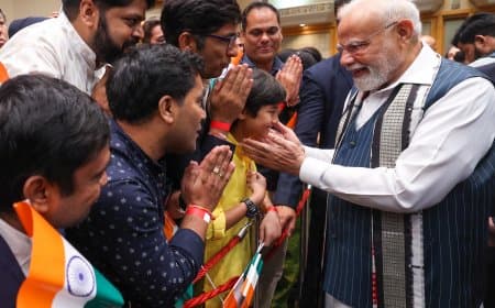 पीएम मोदी पहुंचे जापान... गायत्री मंत्र... राजस्थानी पोशाक में हुआ स्वागत 