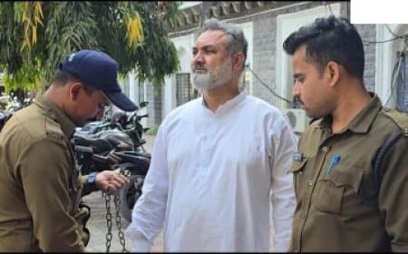 इंदौर में लव जिहाद की फंडिंग... फरार कांग्रेस पार्षद डकैत ने जिला अदालत में किया आत्मसमर्पण