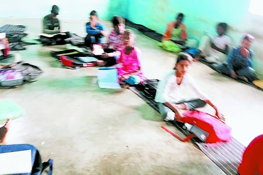 जुलाई बीत गया, पढ़ाई अधूरी रह गई: शासकीय पूर्व माध्यमिक विद्यालय सरदमन में अब तक नहीं बंटी किताबें, शिक्षा विभाग की लापरवाही उजागर
