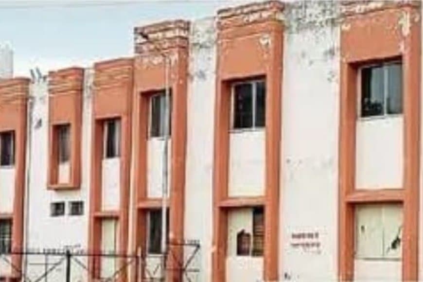 संजय गांधी कॉलेज के नया भवन में बाउंड्रीवॉल, गेट नहीं