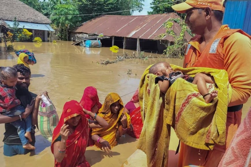 बाढ़ से कराहता बिहार... हिमाचल की हालत खराब... उत्तराखंड में जिंदगी की जंग