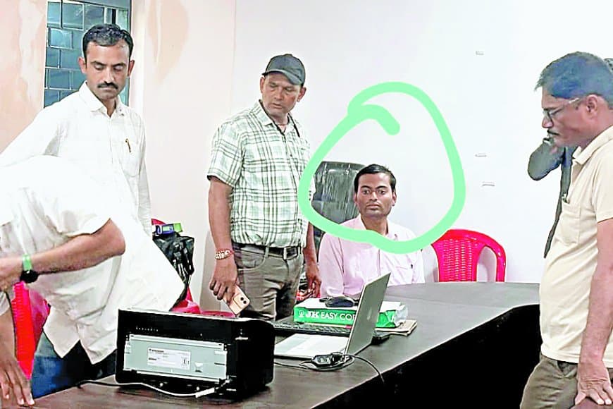 जनपद पंचायत बड़ामलहरा में दस हजार की रिश्वत लेते बाबू रंगे हाथ गिरफ्तार, संबल योजना की सहायता राशि जारी करने के नाम पर मांगी थी घूस, लोकायुक्त कार्रवाई से मचा हड़कंप