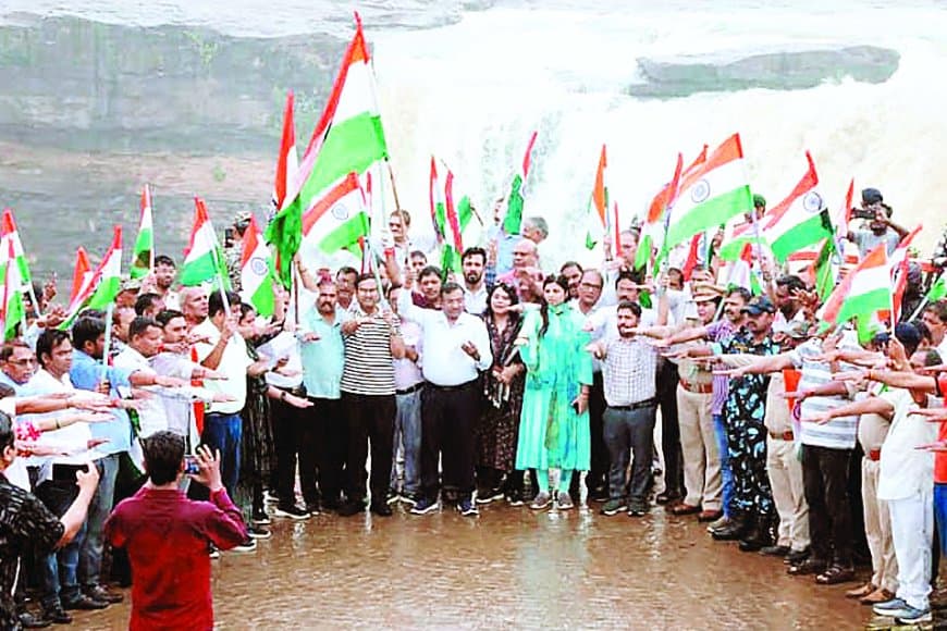 रीवा से पुरवा जलप्रपात और बसामन मामा गौ अभ्यारण्य तक गूंजा ‘हर घर तिरंगा’ अभियान, कार और पदयात्रा रैलियों में देशभक्ति का जोश