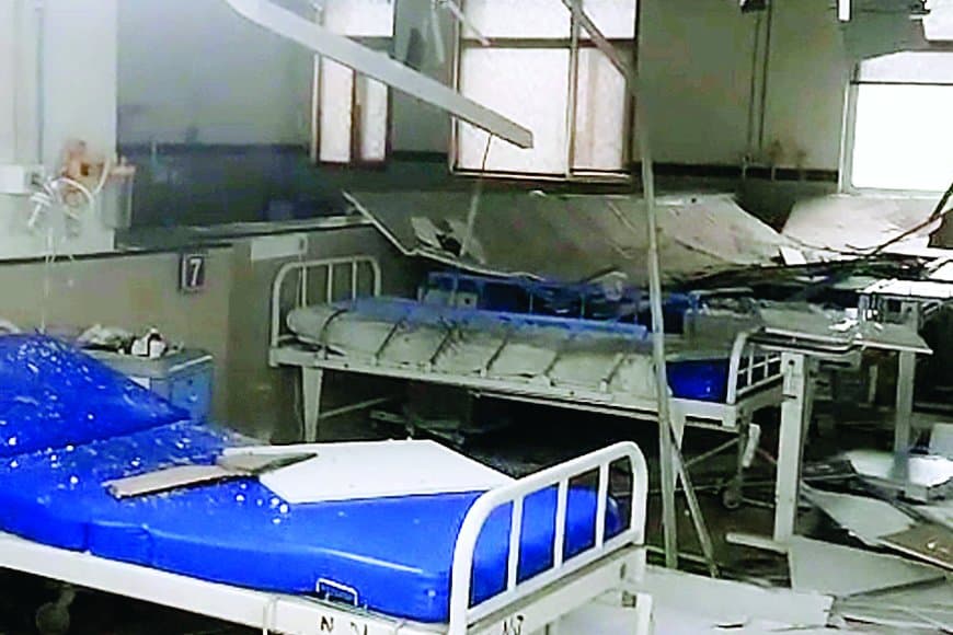 रीवा सुपर स्पेशलिटी अस्पताल में आधी रात को गिरी फॉल सीलिंग, मरीजों में मची भगदड़, कई घायल, प्रबंधन ने पीडब्ल्यूडी से मांगी सलाह