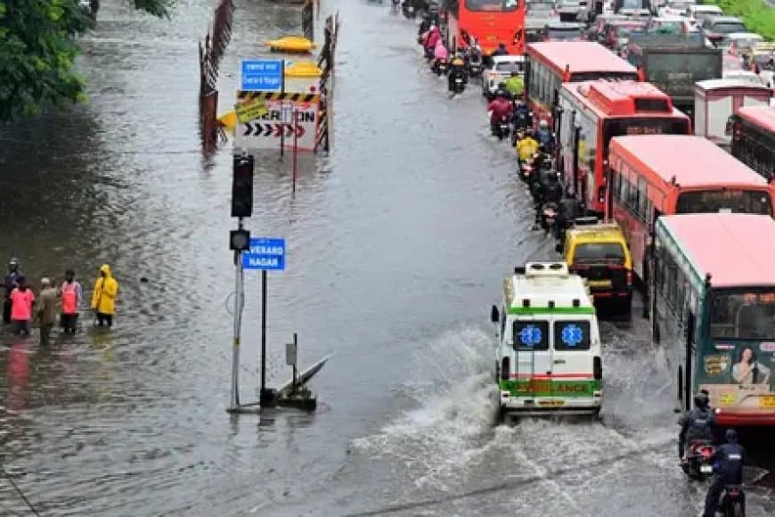 मुंबई में बारिश का कहर... सात की मौत...स्कूल-कॉलेज भी बंद