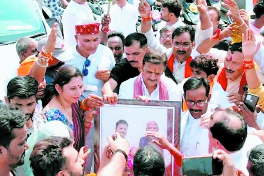 मनगवां में डिप्टी सीएम राजेंद्र शुक्ल के स्वागत कार्यक्रम के दौरान हंगामा: विधायक नरेंद्र प्रजापति और जिला पंचायत सदस्य केडी शुक्ला के बीच तू-तू, मै-मै, मामला हस्तक्षेप के बाद शांत