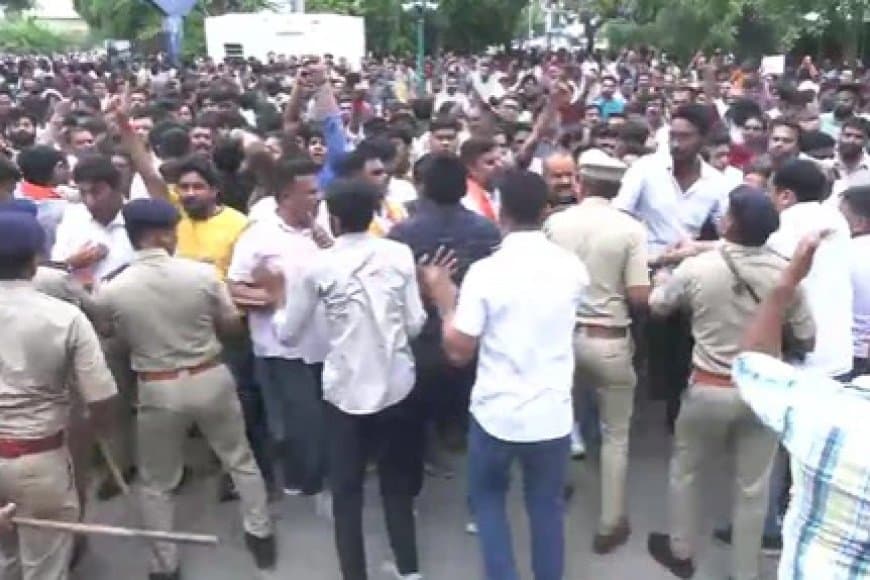 अहमदाबाद... 8वीं के छात्र की स्कूल में हत्या... 9वीं के स्टूडेंट ने घोंपा चाकू