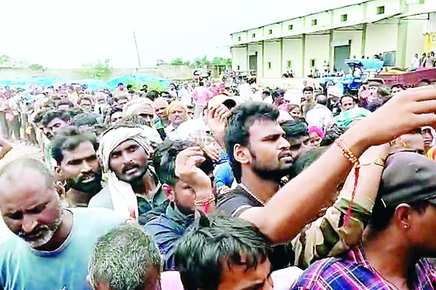 रीवा में खाद संकट गहराया: करहिया में किसान का सिर फूटा, गुढ़ में पथराव – यूरिया की भारी किल्लत से भड़के किसान, प्रशासन ने दी 22 अगस्त को नई खेप आने की तारीख