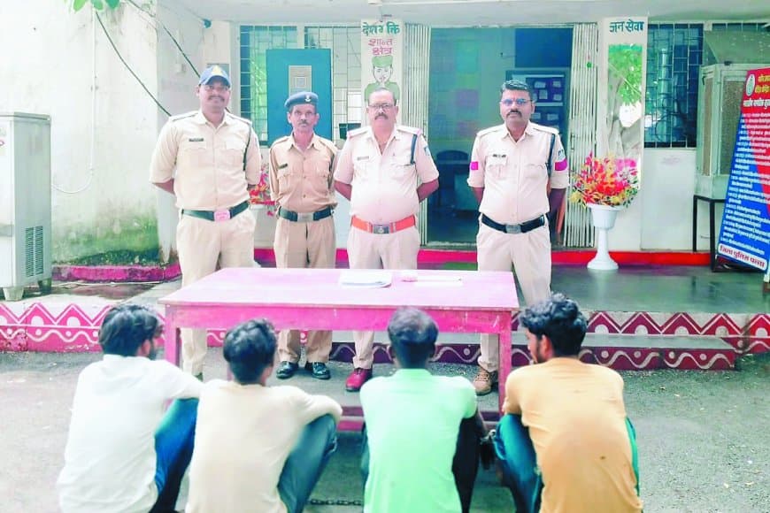 अजयगढ़ पुलिस की बड़ी सफलता: सिर्फ 24 घंटे में सुलझी चोरी की वारदात, चार आरोपी गिरफ्तार, चांदी के गहने और नकदी बरामद
