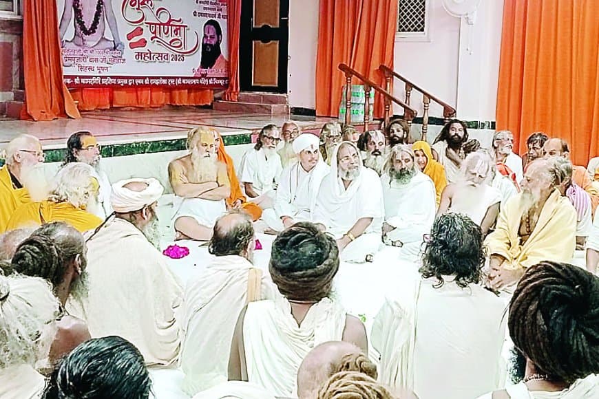 चित्रकूट के अव्यवस्थित विकास पर संत समाज की नाराज़गी, सीवर लाइन की लेटलतीफी, धार्मिक स्वरूप की अनदेखी और मादक पदार्थों की बिक्री पर उठाए सवाल