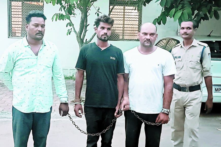 दिनदहाड़े व्यापारी की स्कूटी की डिग्गी से तीन लाख रुपए उड़ाने वाले तीन बदमाश गिरफ्तार, एक फरार आरोपी की तलाश जारी