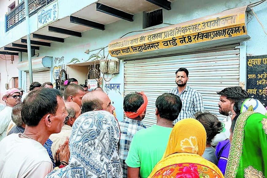 सतना में खाद्यान्न वितरण में गड़बड़ी उजागर – उपभोक्ताओं के हंगामे के बाद राशन दुकान सील, तीन माह के राशन पर लगा अंगूठा लेकिन मिला सिर्फ दो माह का