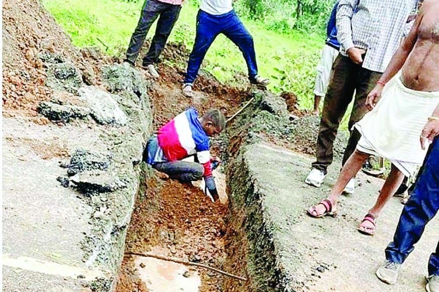 सीधी में लोक निर्माण विभाग का भ्रष्टाचार उजागर – उपयंत्री प्रभाष श्रीवास्तव निलंबित, सहायक यंत्री पर कार्रवाई से परहेज, विधायक भी कर चुके शिकायत