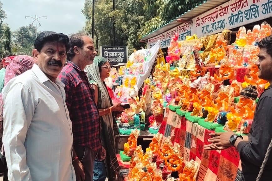 रोक लगाने के बाद भी खुलेआम बिकीं 4 हजार से ज्यादा पीओपी प्रतिमाएं, नदियां होंगी प्रदूषित