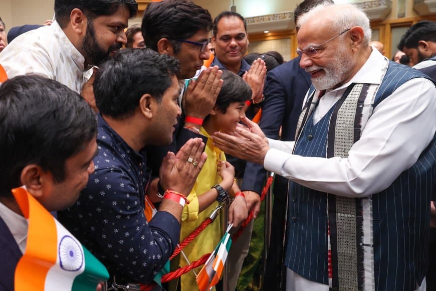 पीएम मोदी पहुंचे जापान... गायत्री मंत्र... राजस्थानी पोशाक में हुआ स्वागत 