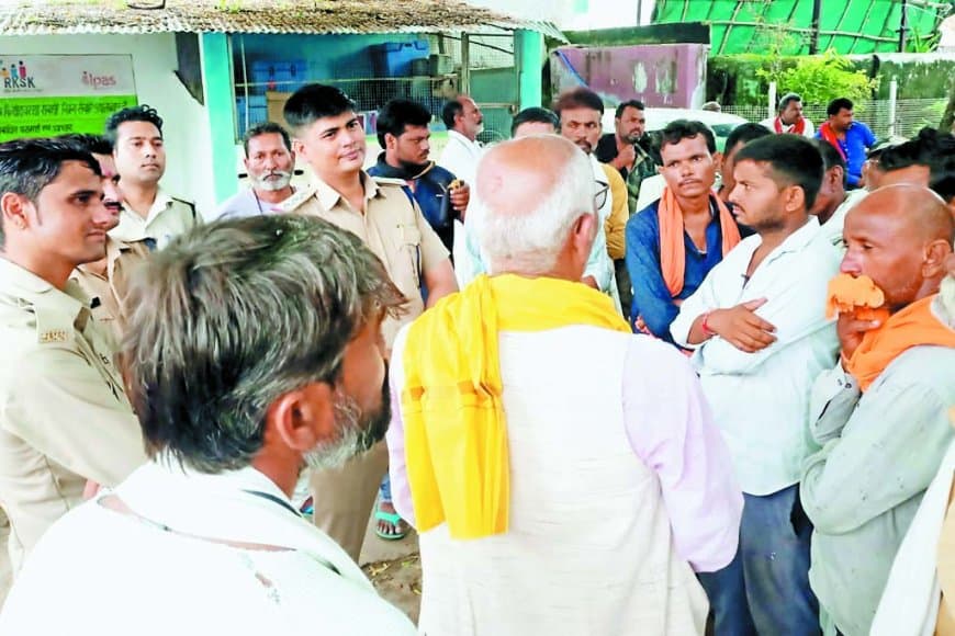 झोलाछाप डॉक्टर के गलत इलाज से महिला की मौत, दो बच्चे हुए अनाथ – ग्रामीणों का हंगामा