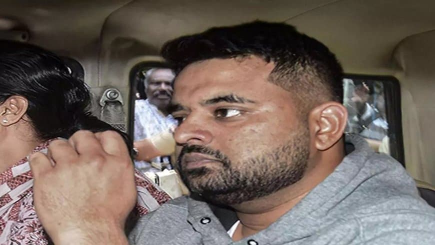 पूर्व पीएम का पोता प्रज्वल रेवन्ना रेप केस में दोषी करार...रोते हुए निकला बाहर