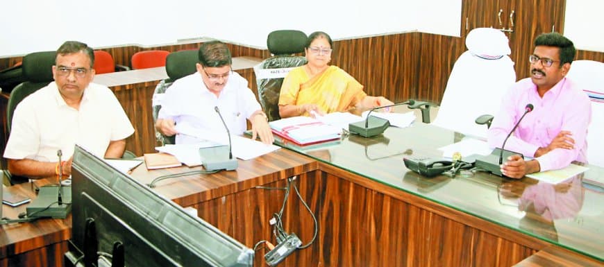 सतना में स्कूलों की लैब बंद मिली तो नपेंगे प्राचार्य, पठन-पाठन व्यवस्था में कमी पर बीईओ-BRC पर कार्रवाई तय: कलेक्टर ने दिए सख्त निर्देश