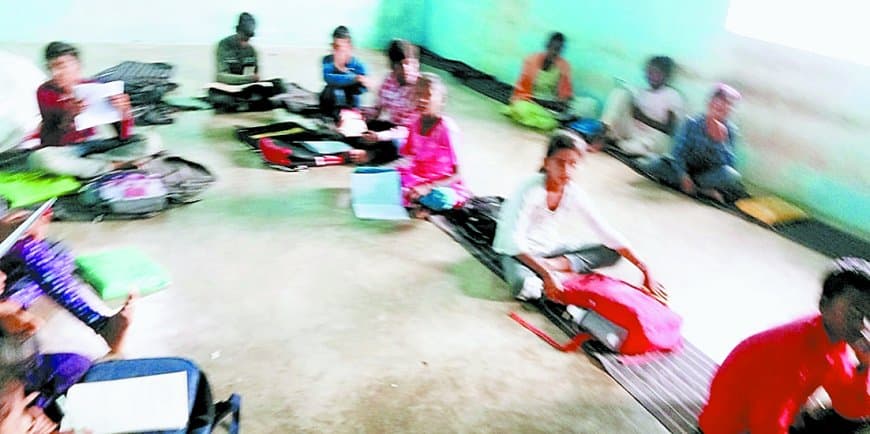 जुलाई बीत गया, पढ़ाई अधूरी रह गई: शासकीय पूर्व माध्यमिक विद्यालय सरदमन में अब तक नहीं बंटी किताबें, शिक्षा विभाग की लापरवाही उजागर