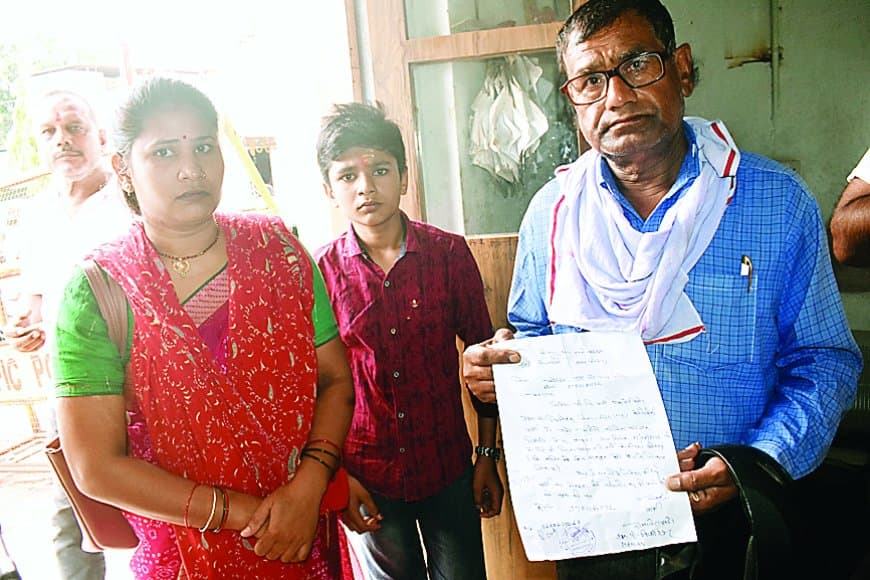 जिला अस्पताल बना चोरों का अड्डा: OPD लाइन में कट रही जेबें, प्रबंधन बेखबर