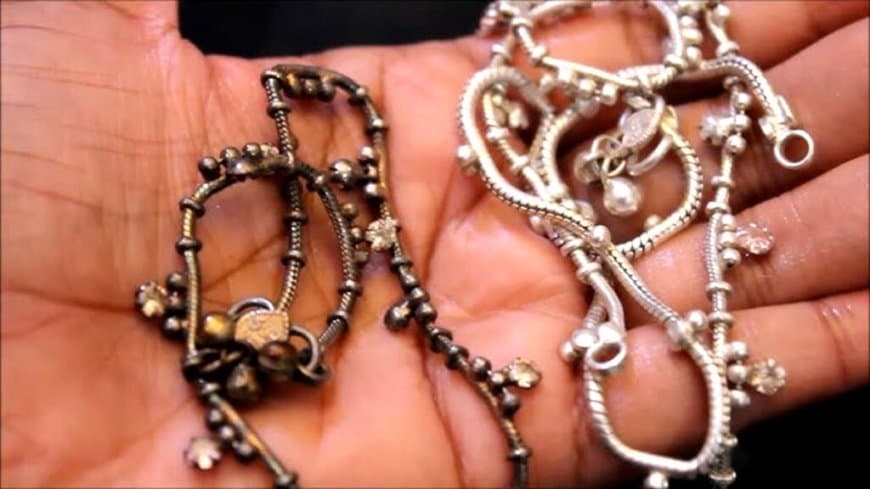 चांदी के गहनों का कालापन करना है दूर तो आजमाएं ये आसान उपाय