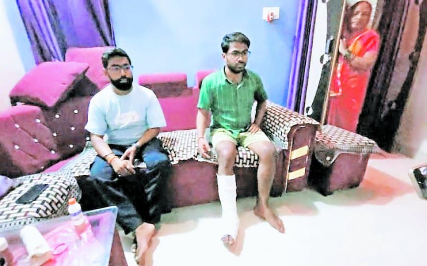 रीवा में व्यापारी भाइयों से बाइकर्स गैंग ने दिनदहाड़े की 50 हजार की लूट, एक का टूटा पैर - CCTV में दिखे आरोपी, पुलिस अब भी खाली हाथ