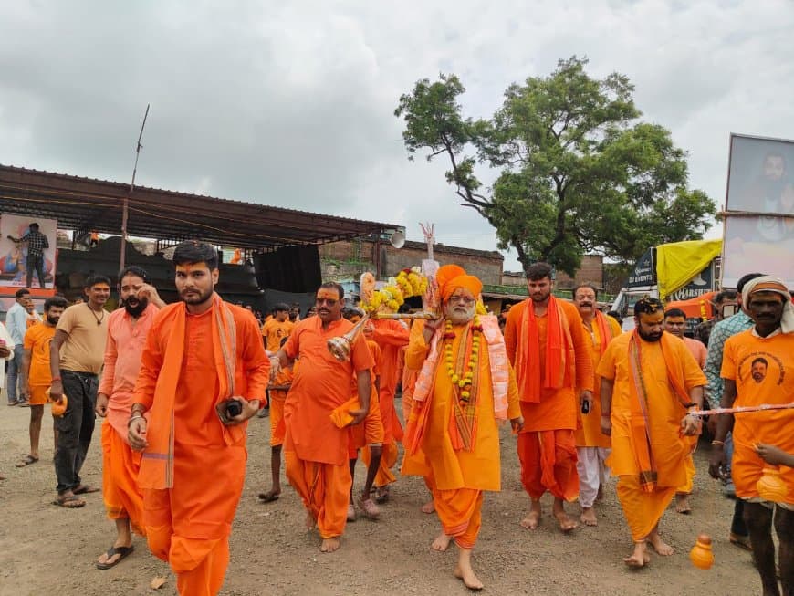 सिरोंज में सावन के अंतिम सोमवार को निकली विशाल कावड़ यात्रा, तीन किमी लंबी रही भक्तों की कतार