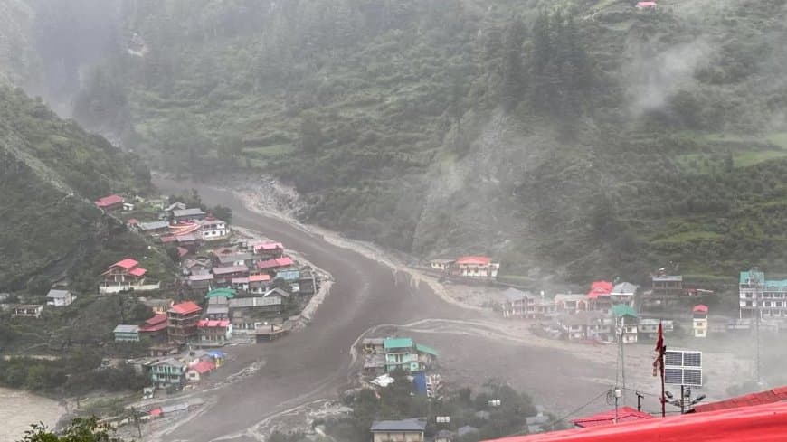 उत्तराखंड के उत्तरकाशी में फटा बादल... धराली में विनाशकारी बाढ़
