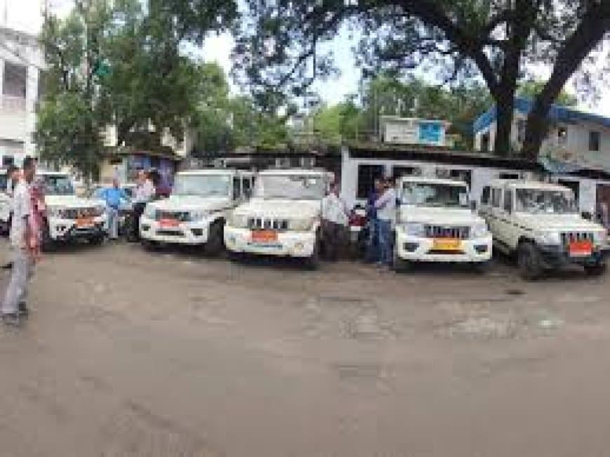 आंदोलन: भोपाल में तहसीलदार-नायब तहसीलदारों ने सौंपी सरकारी गाड़ियां
